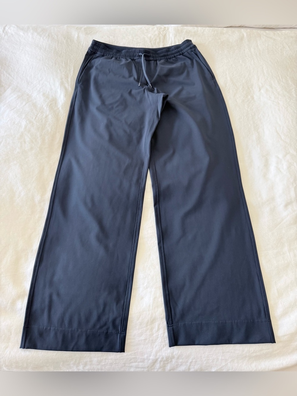Lululemon | Women’s Large | Navy Blue Straight Leg Mid Rise Luxtreme Pants